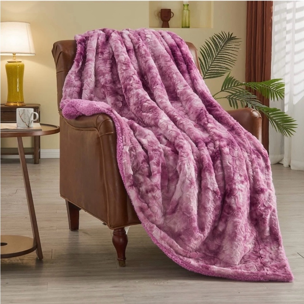Cozy Purple Faux Fur Throw Blanket 40”x50” tie dye super soft newcosplay sherpa